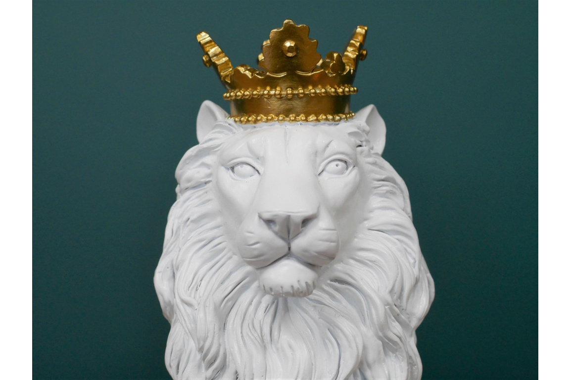King of the jungle. statue.