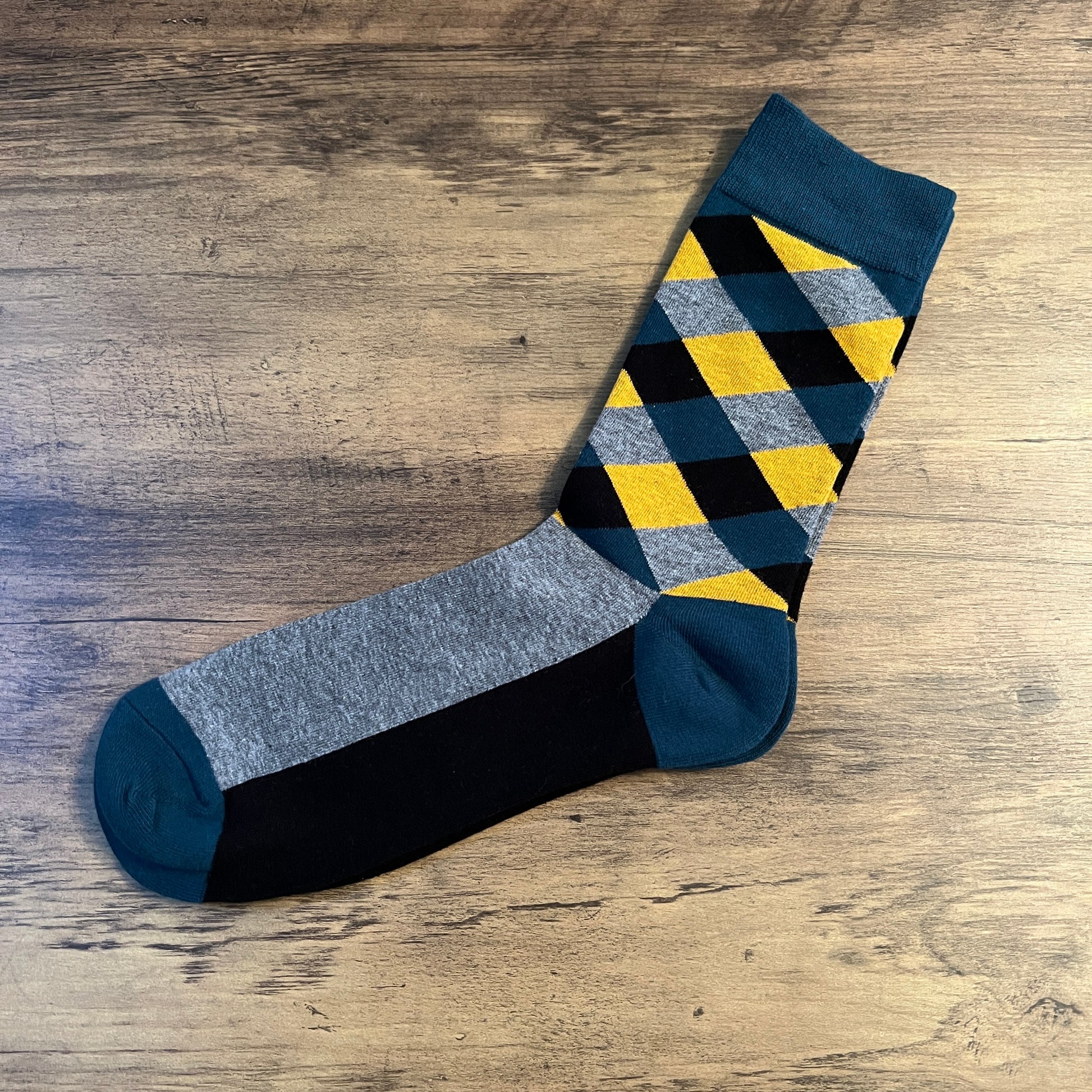 Tasker & Shaw | Luxury Menswear | Grey and yellow diamons socks