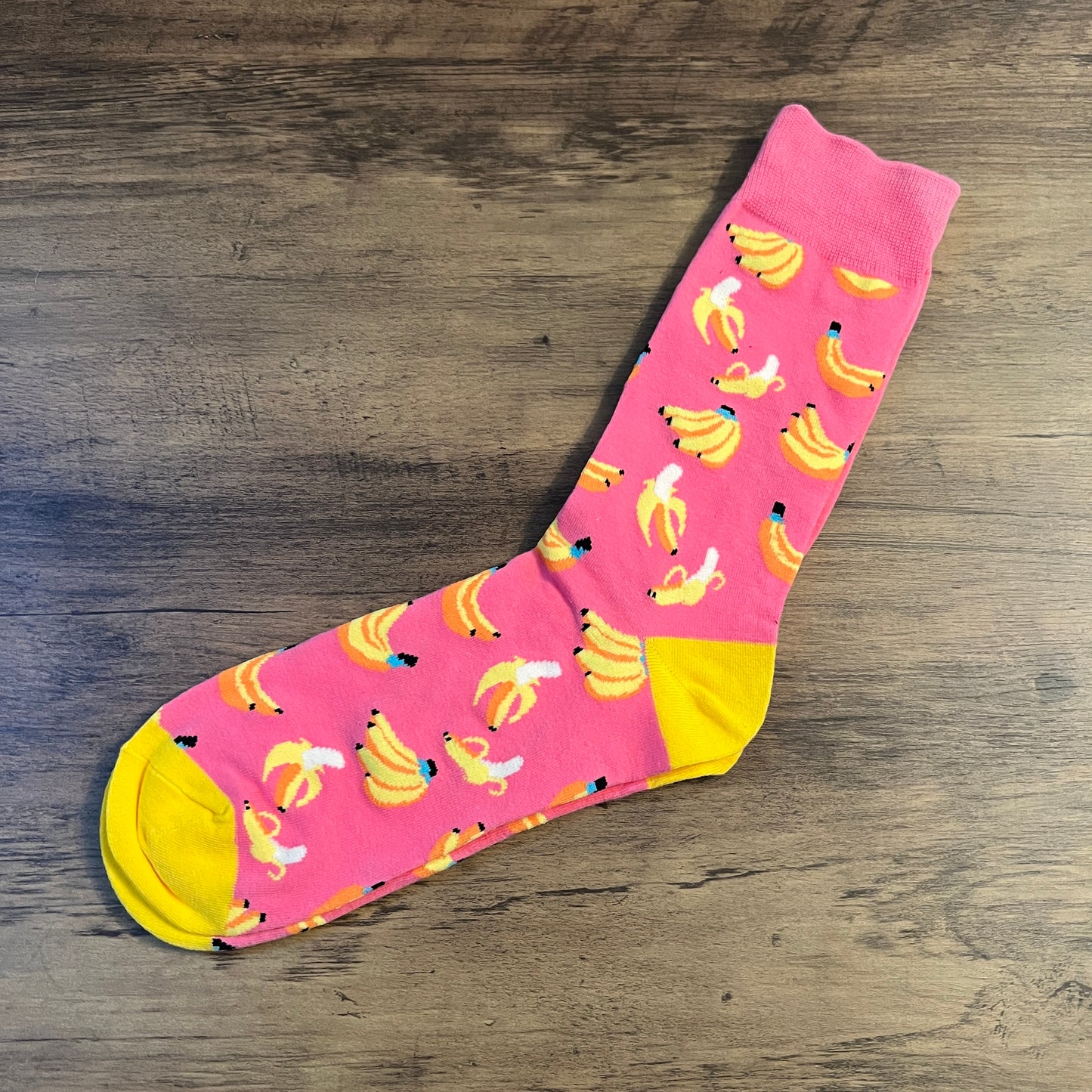 Tasker & Shaw | Luxury Menswear | Pink with yellow banana pattern socks
