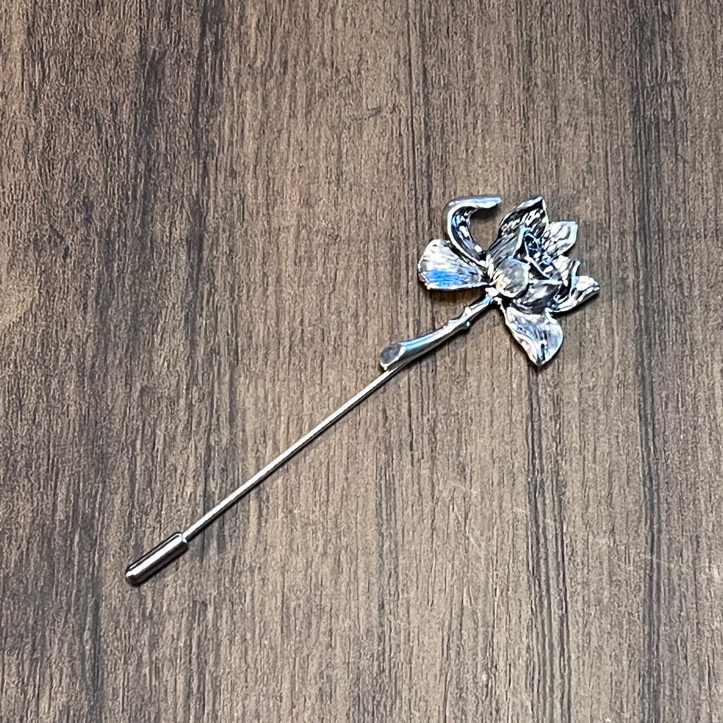 Tasker & Shaw | Luxury Menswear | Silver flower lapel pin
