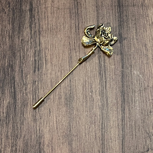 Tasker & Shaw | Luxury Menswear | Golden flower lapel pin