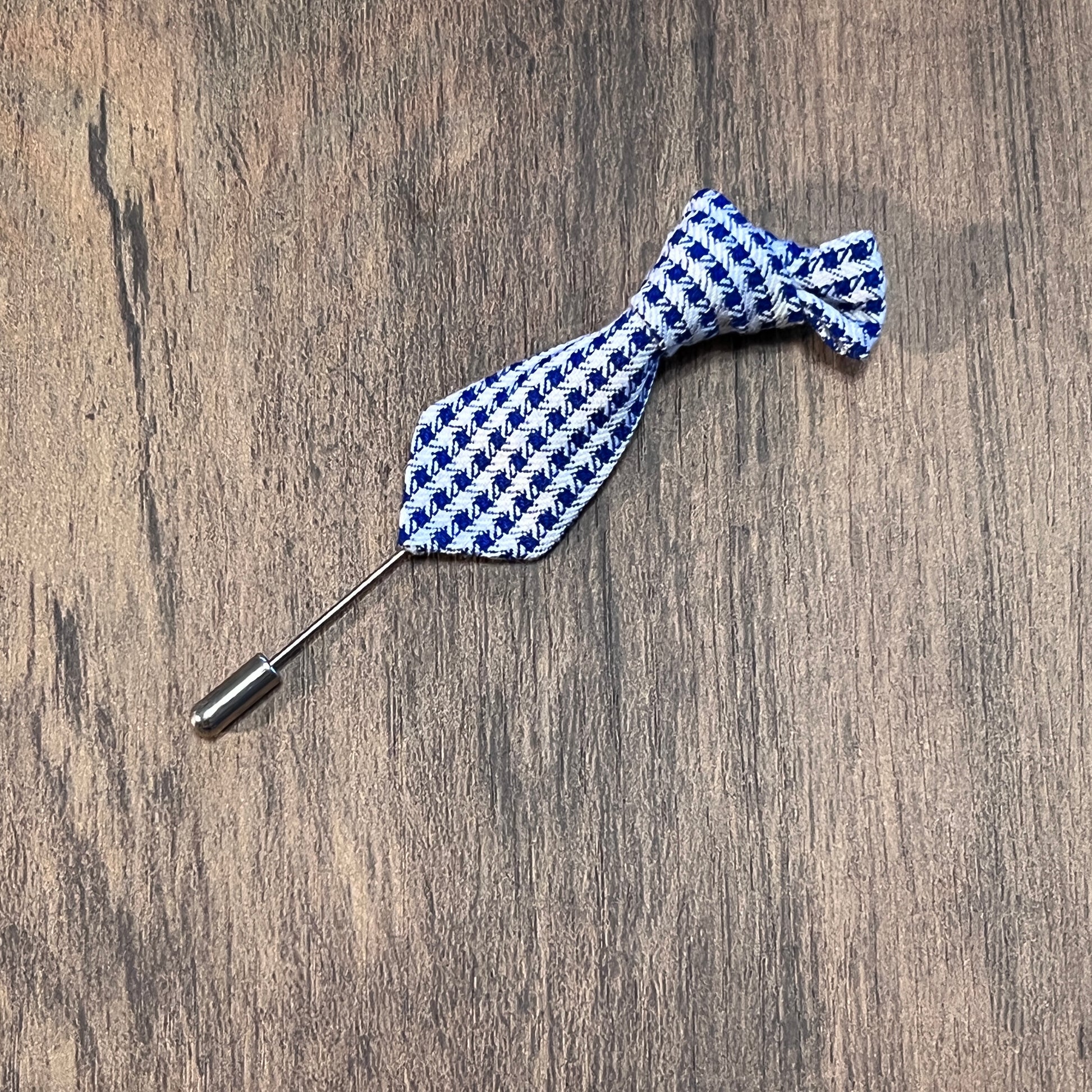 Tasker & Shaw | Luxury Menswear | White and blue hounds tooth tie lapel pin