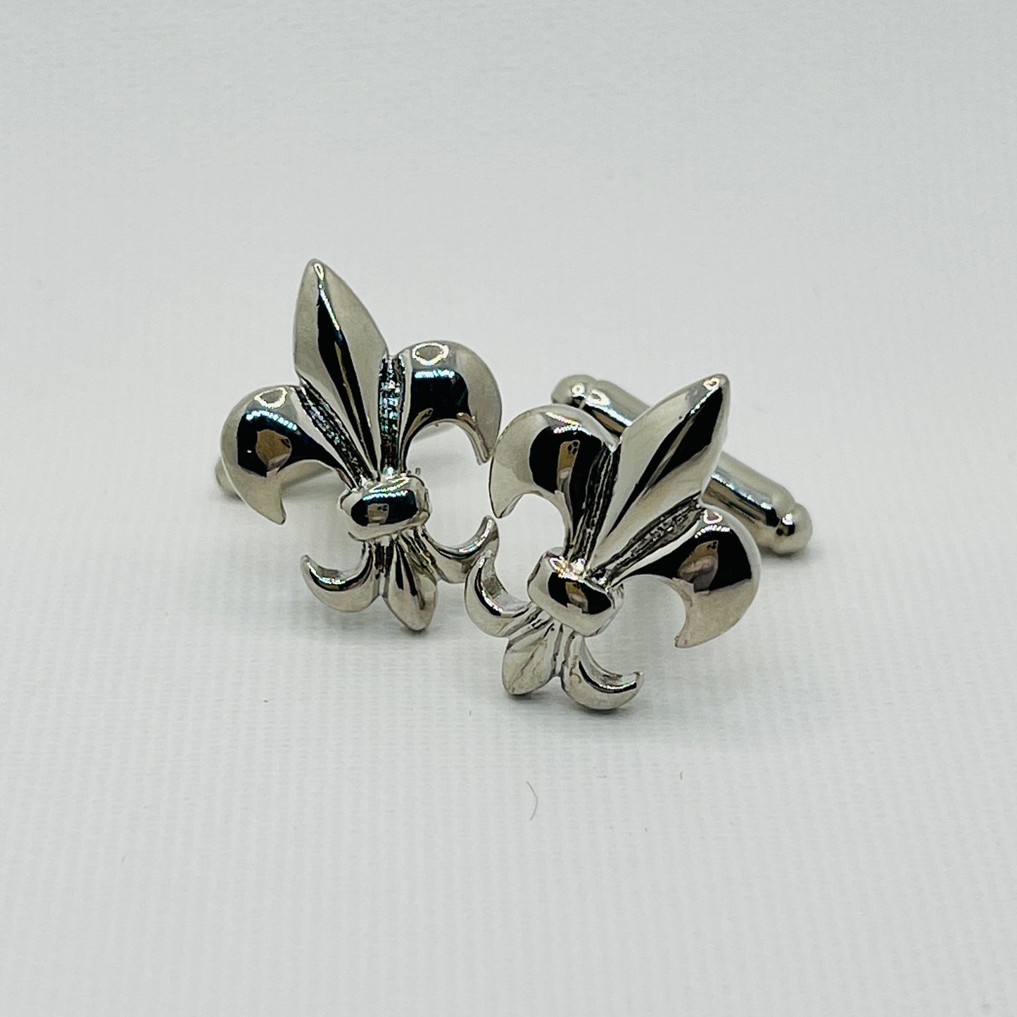 Tasker & Shaw | Luxury Menswear | Fluer de lis cufflinks