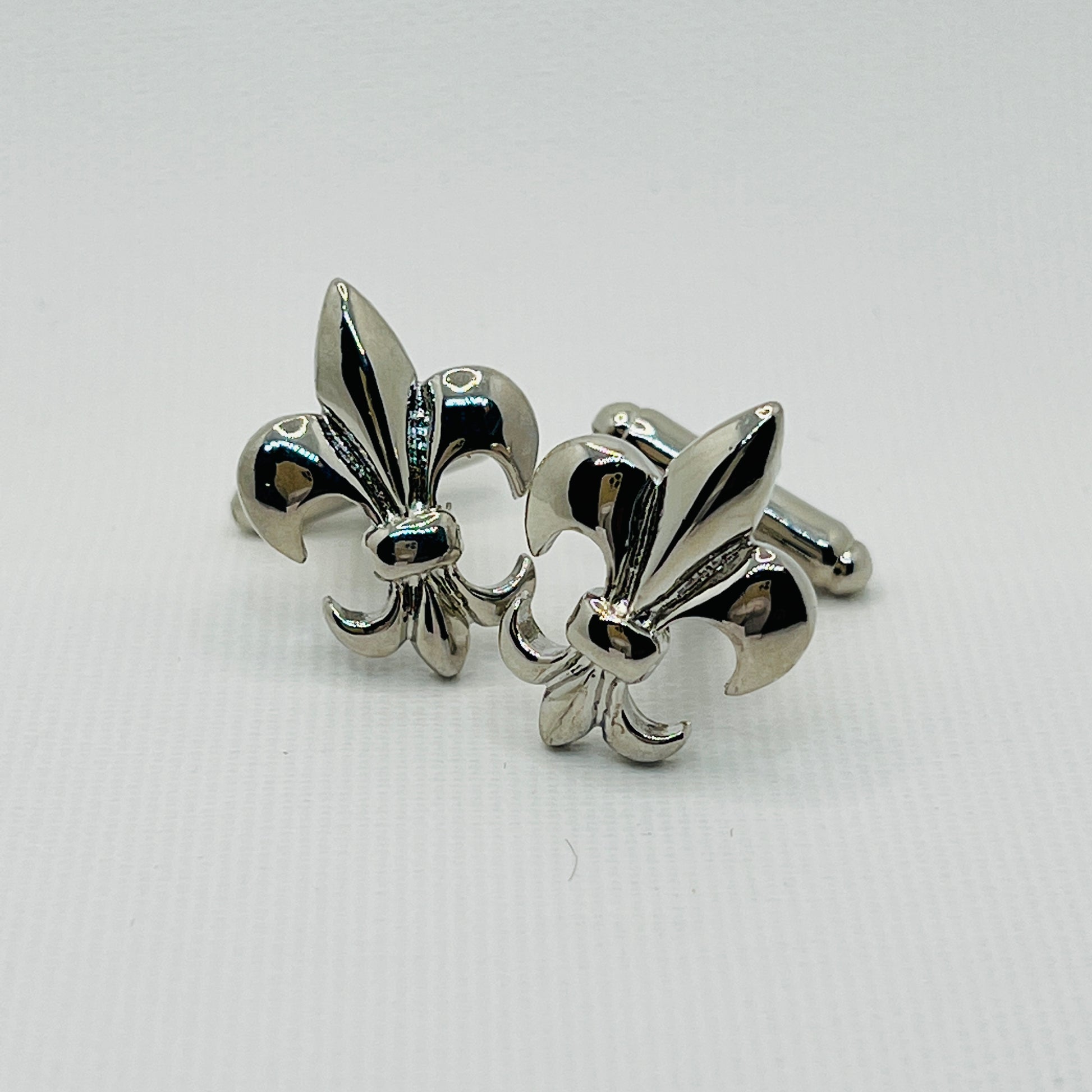 Tasker & Shaw | Luxury Menswear | Fluer de lis cufflinks