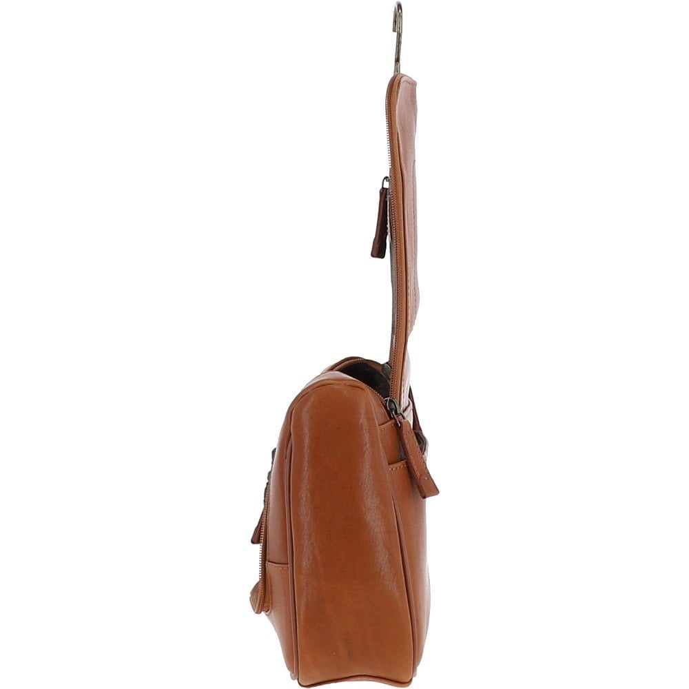 Tasker & Shaw | Luxury Menswear | Mayfair hanging leather washbag